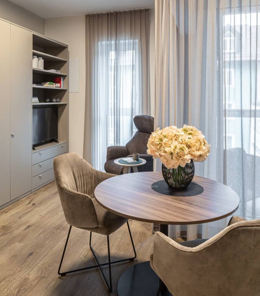 Apartment mit Pflegebett & Komfortmöbeln