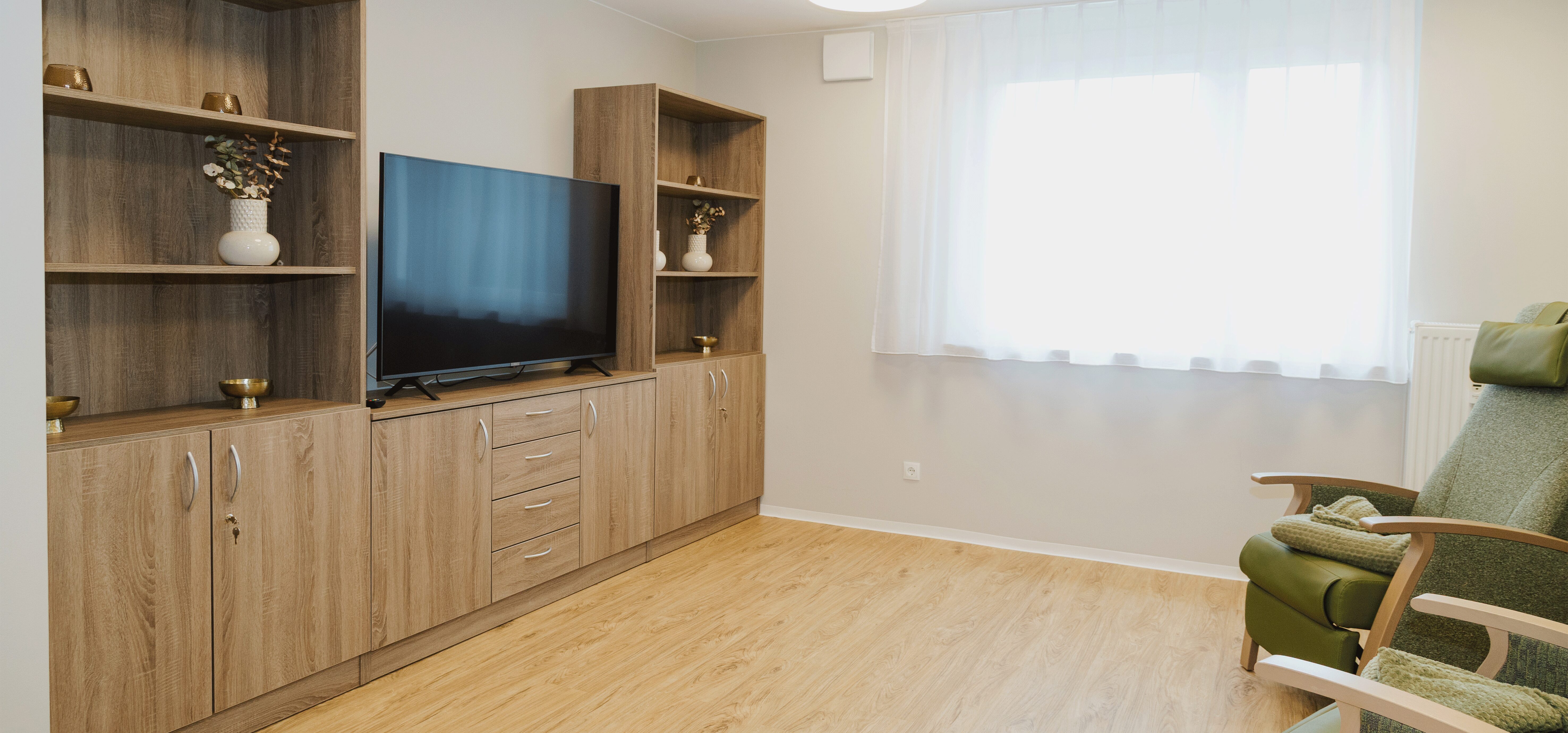 Aufenthaltsraum mit Fernseher