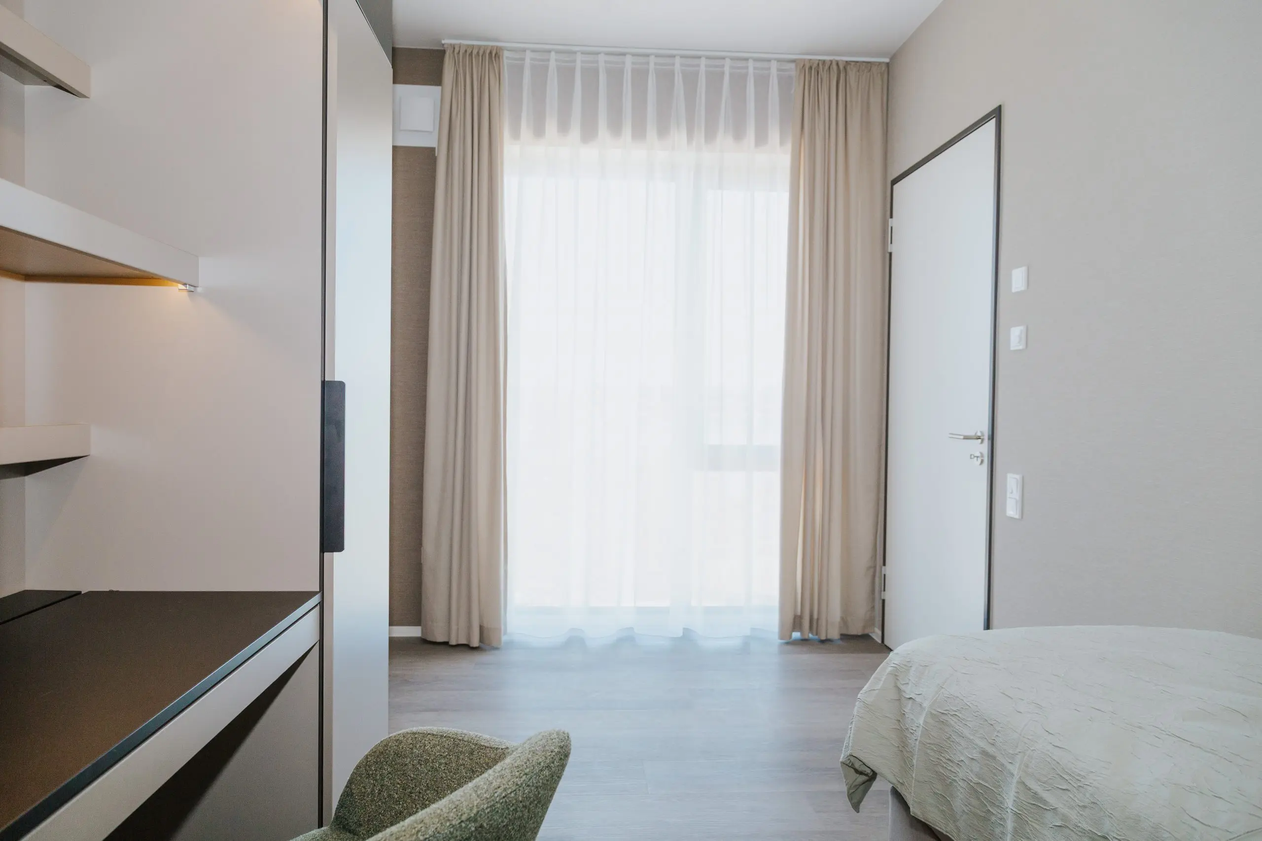 Zimmer mit Balkonblick in der Verhinderungspflege