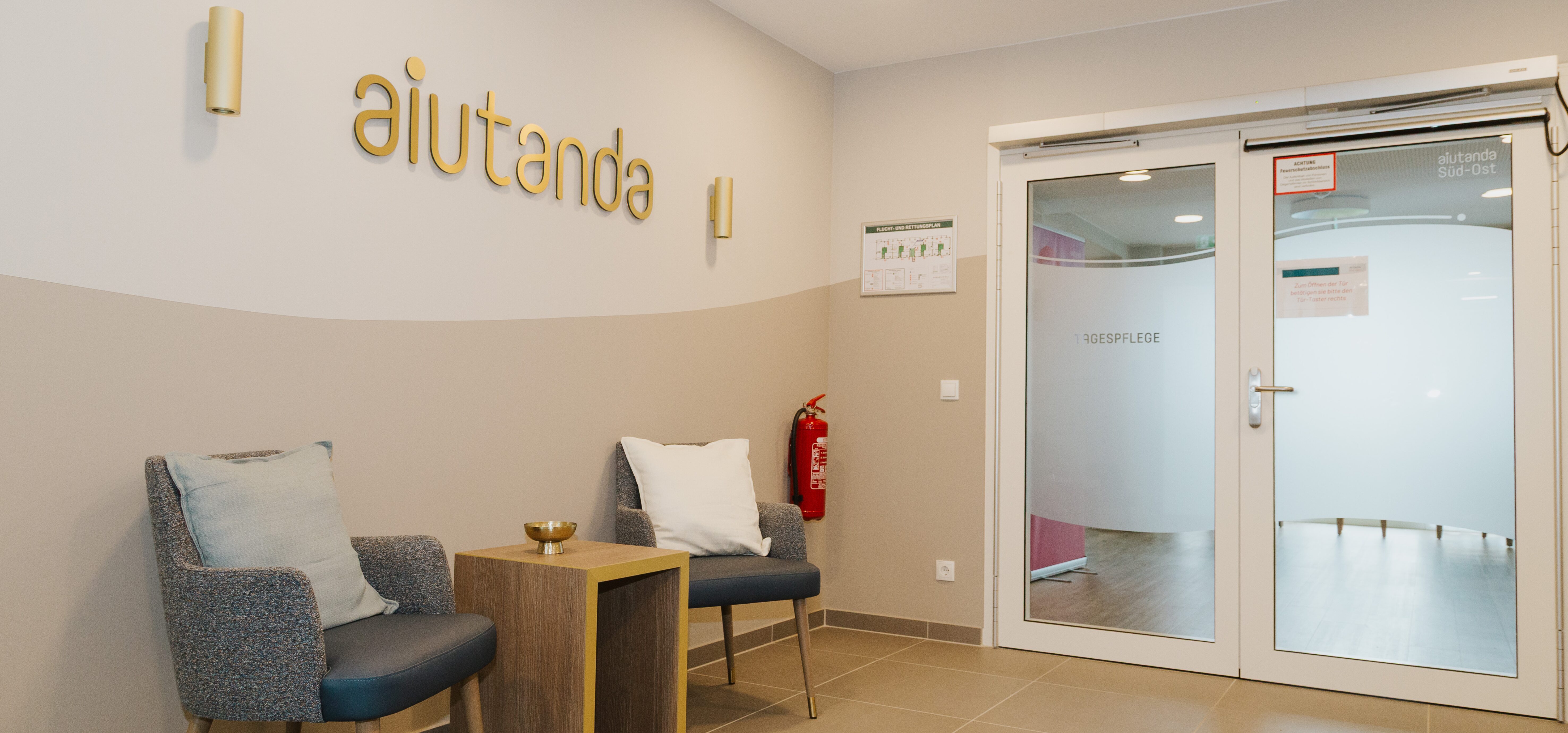 Lichtdurchflutetes Badezimmer